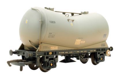 Pre-Owned R6388 Set Of 3 VEE Tank Wagons - Weathered