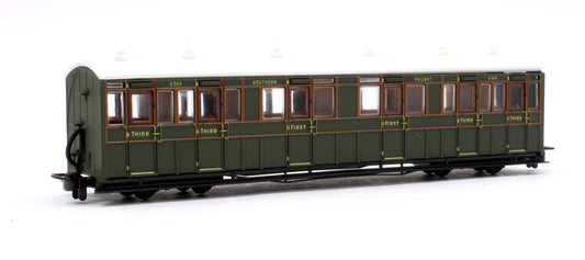 Pre-Owned OO-9 Composite Coach SR Livery No.6364