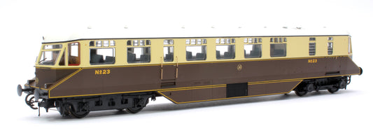 Pre-Owned GWR Passenger Railcar GWR Chocolate/Cream No.23 with Monogram (White Roof) Diesel Locomotive
