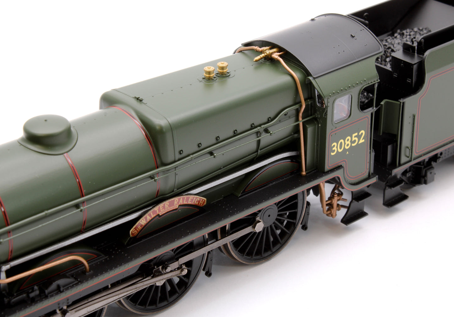 Lord Nelson Class 4-6-0 30852 'Sir Walter Raleigh' BR Green Early Emblem Steam Locomotive