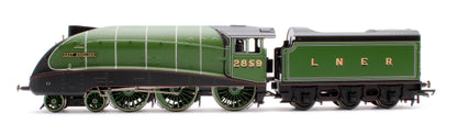 Pre-Owned R30136 Class B17/5 4-6-0 2859 'East Anglian' LNER Apple Green Steam Locomotive