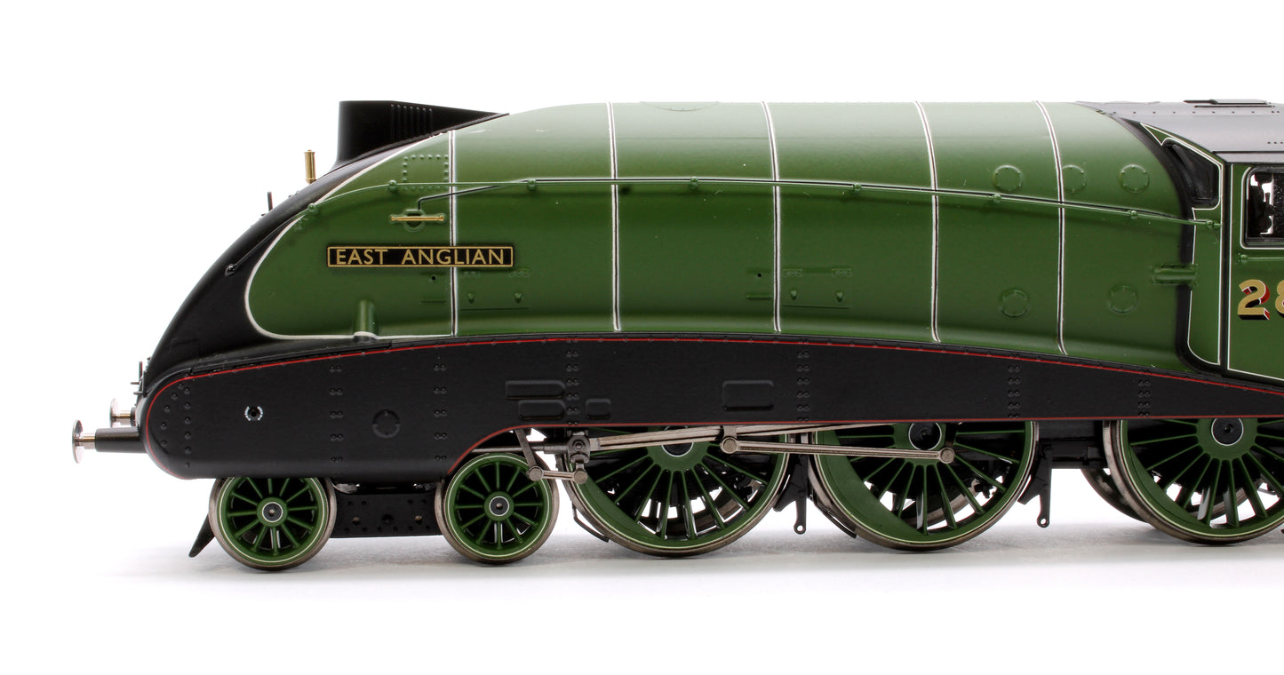 Pre-Owned R30136 Class B17/5 4-6-0 2859 'East Anglian' LNER Apple Green Steam Locomotive