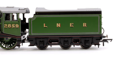 Pre-Owned R30136 Class B17/5 4-6-0 2859 'East Anglian' LNER Apple Green Steam Locomotive