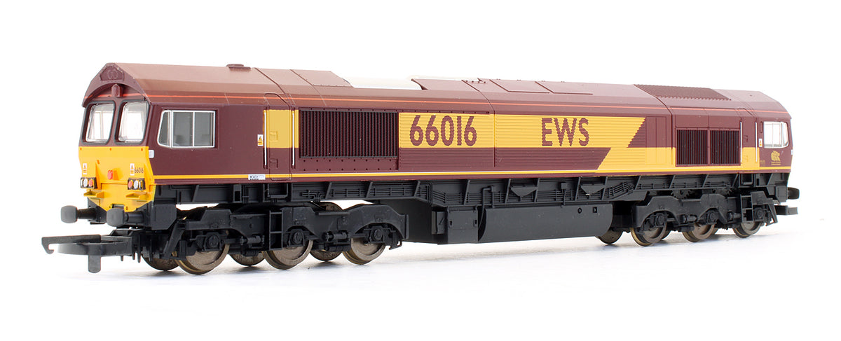 Pre-Owned EWS Class 66016 Diesel Locomotive With Two Seacow Hopper Wagons