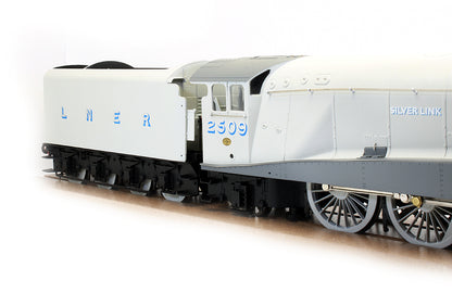 Pre-Owned Class A4 4-6-2 'Silver Link' 2509 LNER Silver Steam Locomotive With Streamlined Corridor Tender