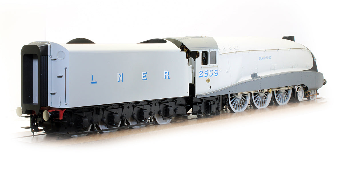 Pre-Owned Class A4 4-6-2 'Silver Link' 2509 LNER Silver Steam Locomotive With Streamlined Corridor Tender