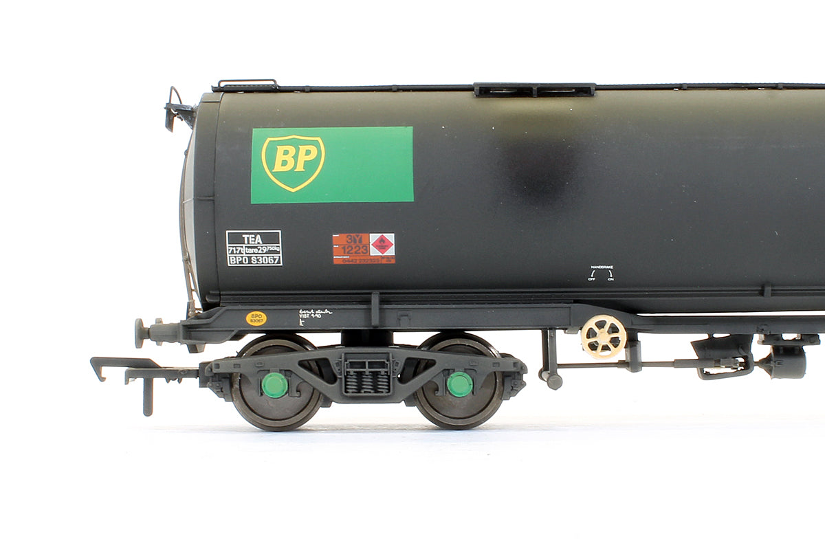 Pre-Owned 38-220B TEA Bogie Tank Wagon BP Black (Weathered)