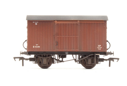 Pre-Owned 12 Ton Ventilated Van BR Bauxite - Early 'E 236698 - Custom Weathered