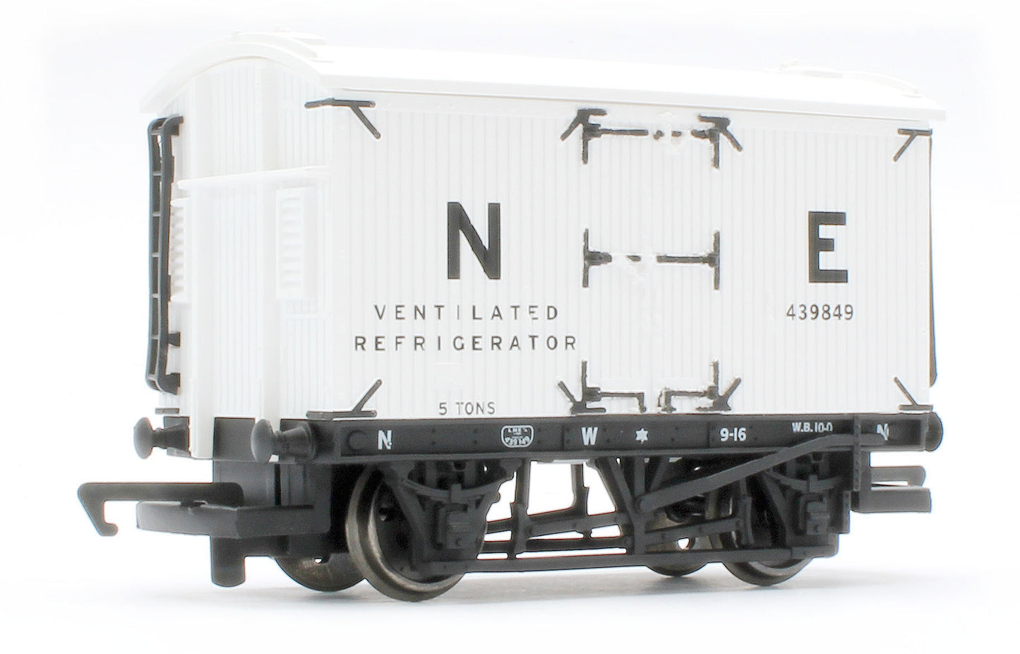 R60350 RailRoad Refrigerator Wagon LNER White