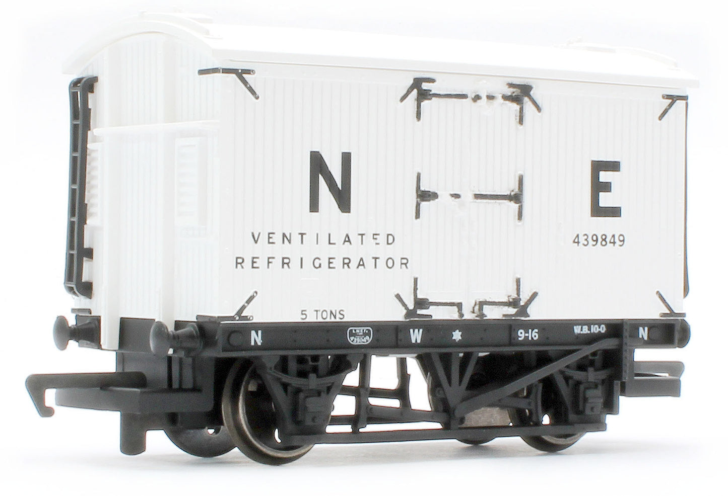R60350 RailRoad Refrigerator Wagon LNER White