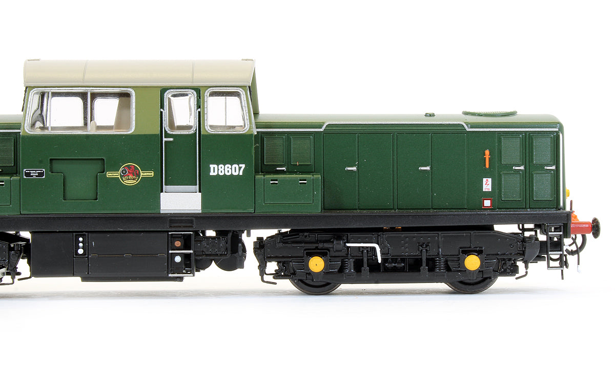 Pre-Owned 1725 Class 17 Clayton BR Green Small Yellow Panels D8607 Diesel Locomotive