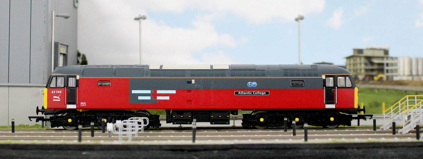 R30543 RailRoad Class 47/7 RES 47749 'Atlantic College' Diesel Locomotive