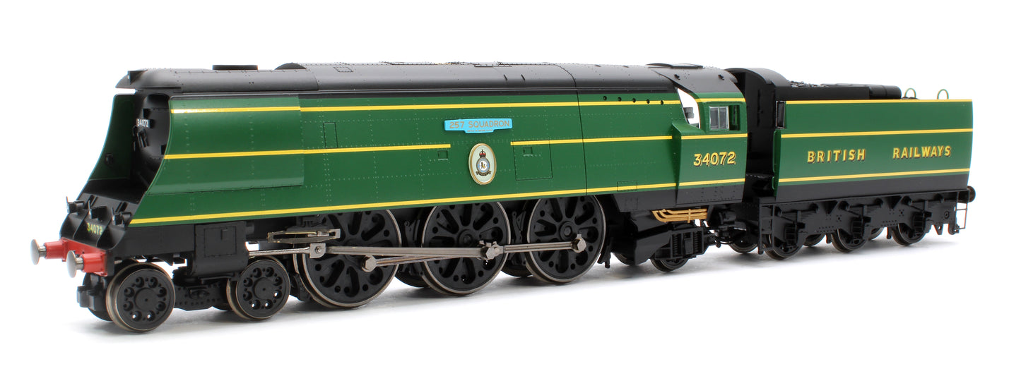 Battle of Britain Class 4-6-2 34072 "257 Squadron" SR Malachite Green Steam Locomotive