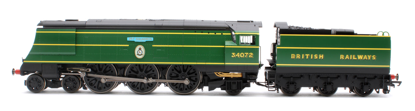 Battle of Britain Class 4-6-2 34072 "257 Squadron" SR Malachite Green Steam Locomotive