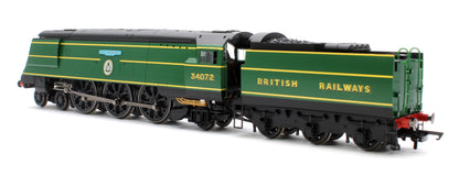 Battle of Britain Class 4-6-2 34072 "257 Squadron" SR Malachite Green Steam Locomotive