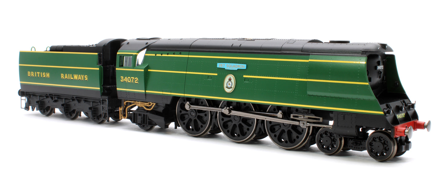 Battle of Britain Class 4-6-2 34072 "257 Squadron" SR Malachite Green Steam Locomotive