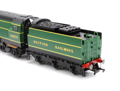 Battle of Britain Class 4-6-2 34072 "257 Squadron" SR Malachite Green Steam Locomotive