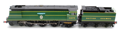 Pre-Owned R30129 Battle of Britain Class 4-6-2 34072 "257 Squadron" SR Malachite Green Steam Locomotive - DCC Fitted