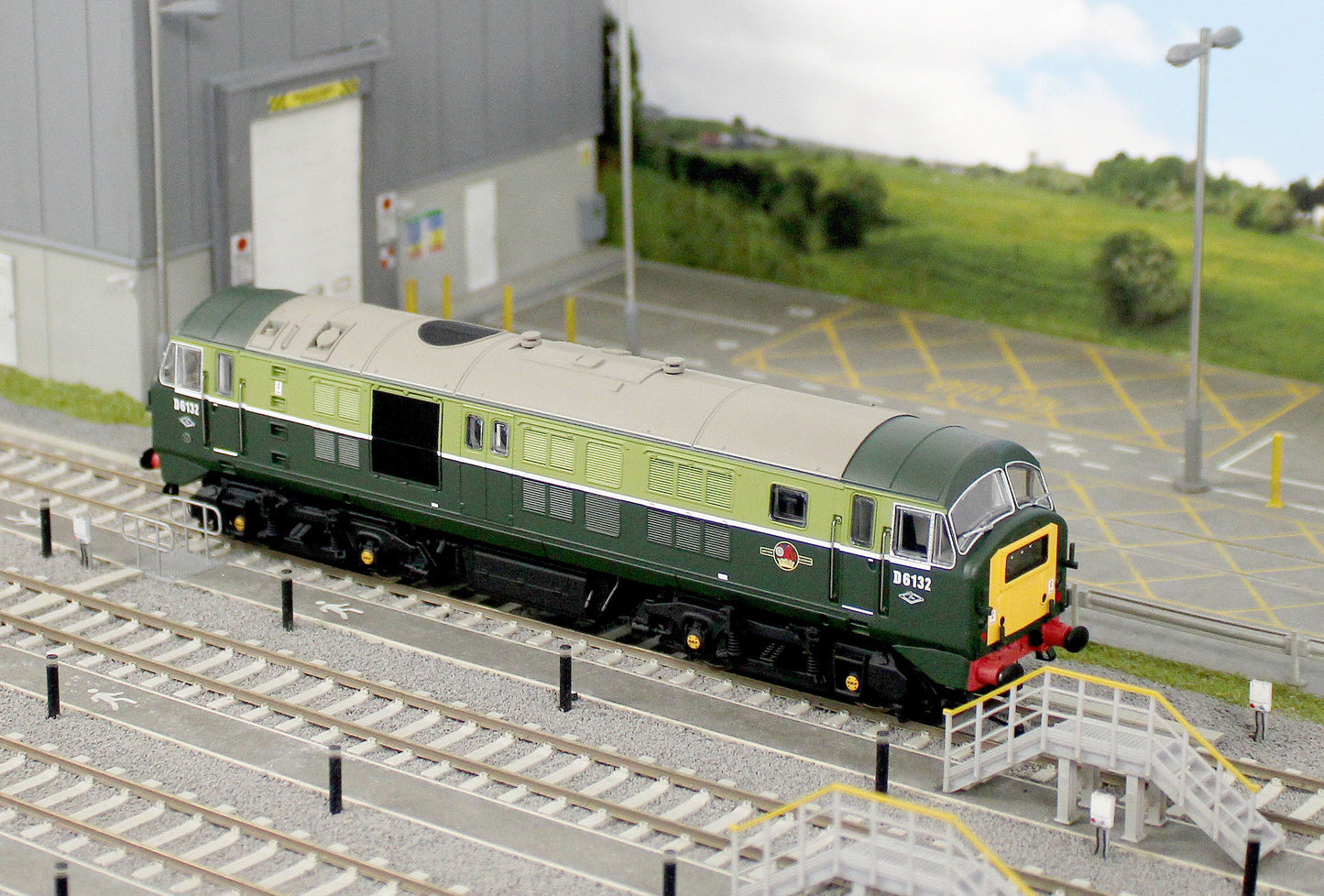 4D-014-006D Class 29 D6132 BR Two Tone Green (Small Yellow Panel) Diesel Locomotive - DCC Fitted