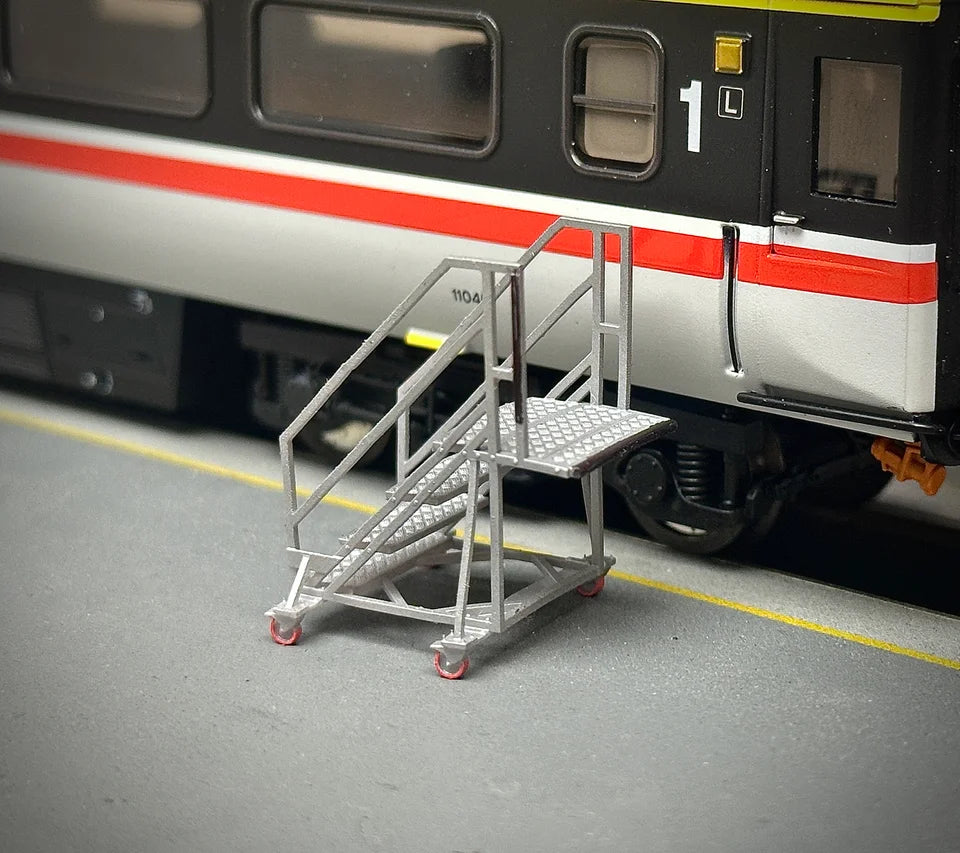 OO Gauge Portable Steps (Pack of 2) - Unpainted