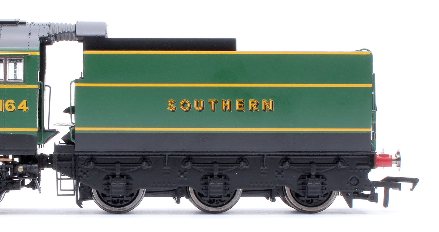 Black Label Battle of Britain Fighter Command 21C164 SR Malachite Green Steam Locomotive - DCC Sound & Smoke