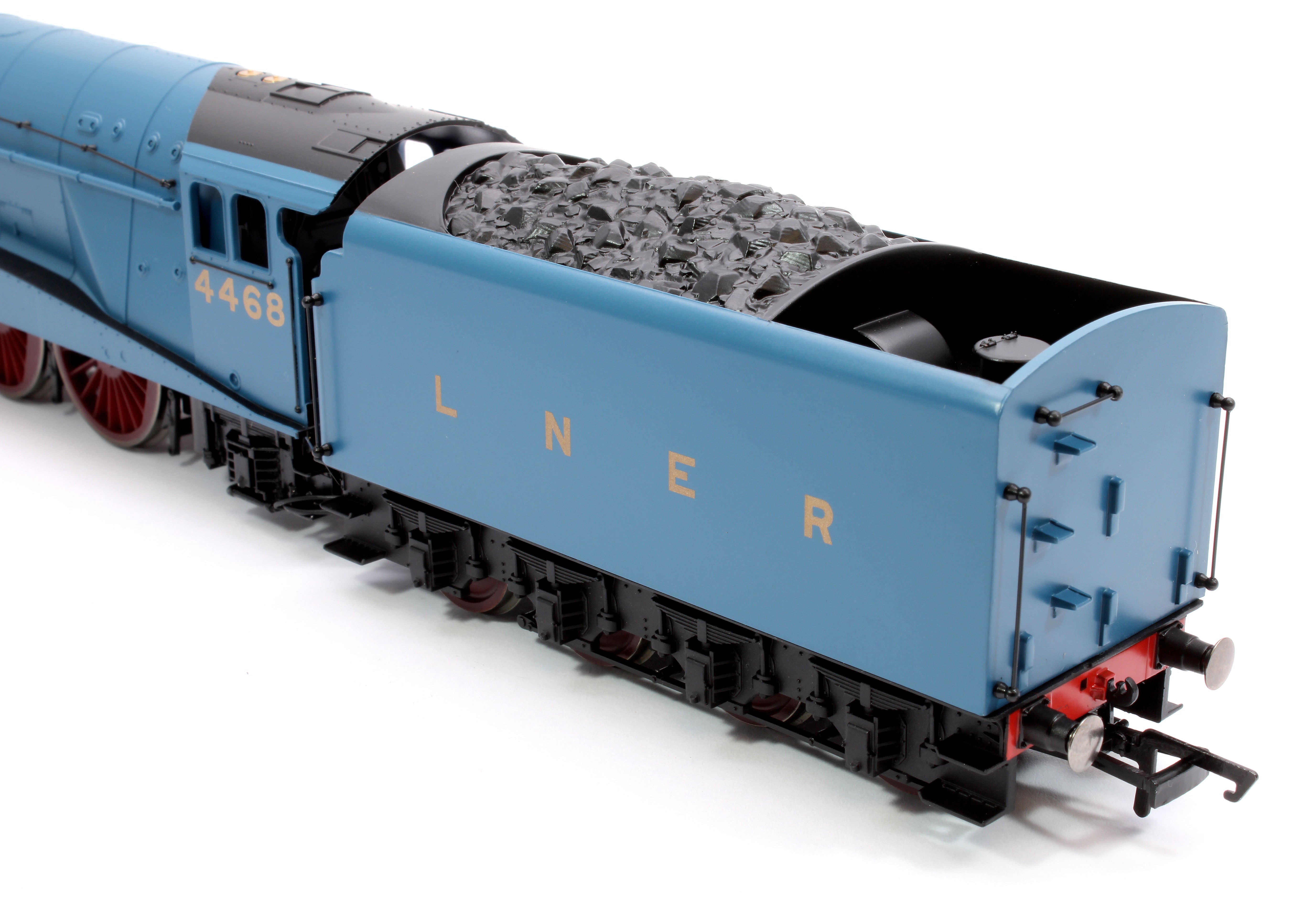 A Hornby R099 class A4 engine and tender LNER black No. 4466 'Herring Gull' (G