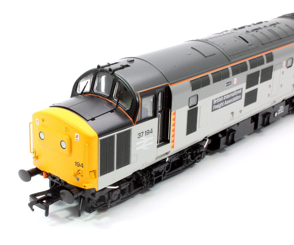 Class 37/0 Centre Headcode 37194 'British Int. Freight Assoc.' BR RF Diesel Locomotive (DCC Sound)