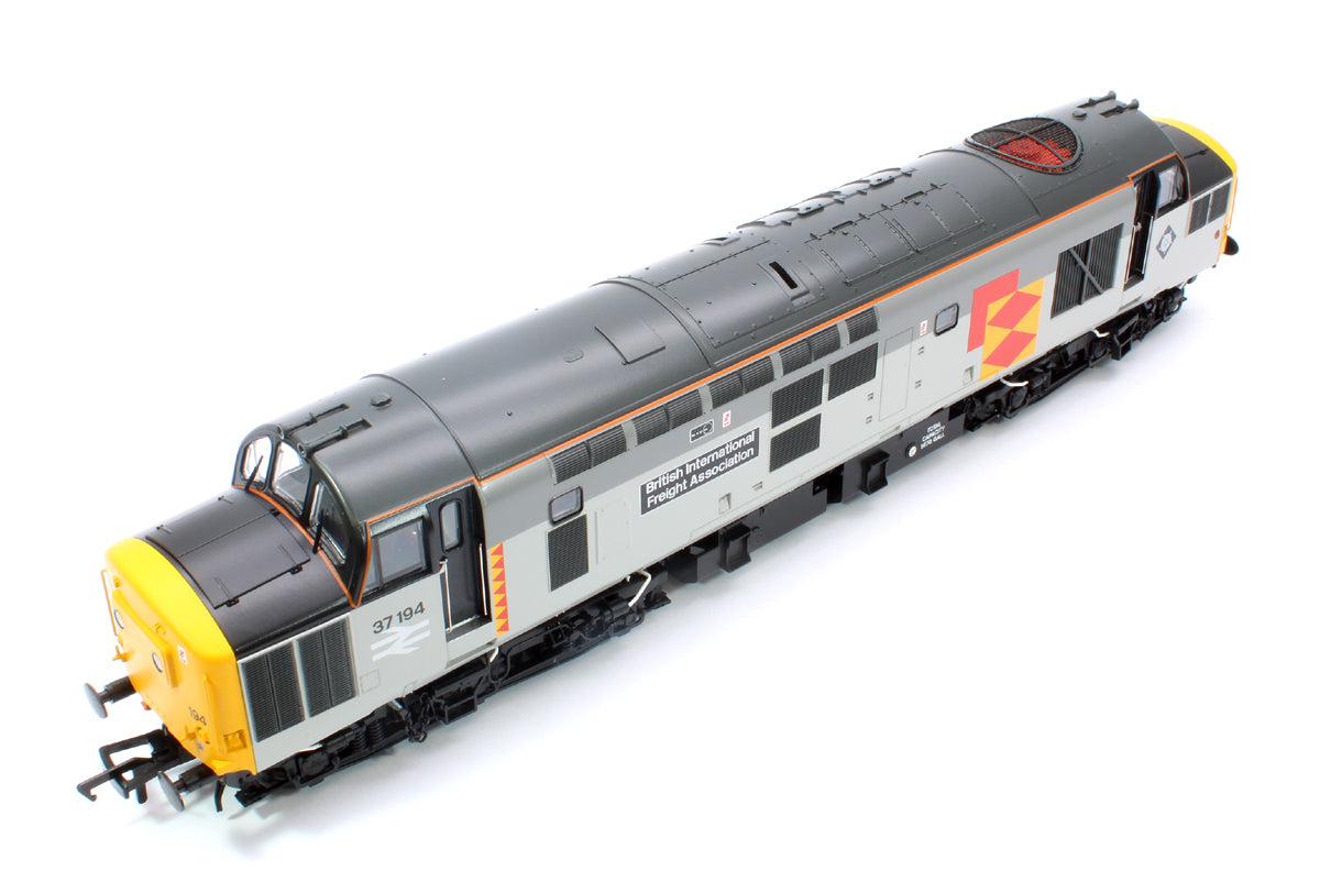 Class 37/0 Centre Headcode 37194 'British Int. Freight Assoc.' BR RF Diesel Locomotive (Deluxe DCC Sound)