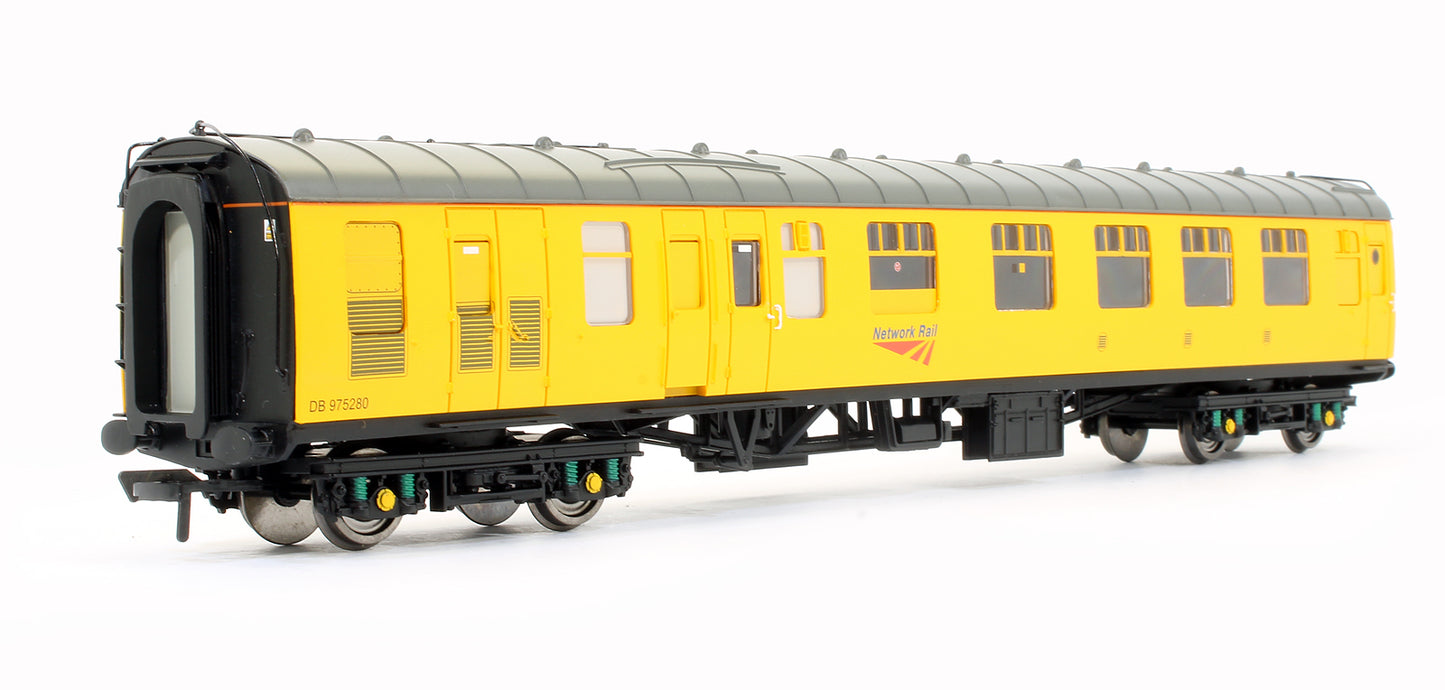 Pre-Owned 39-225Z BR MK1 Generator & Staff Coach Network Rail