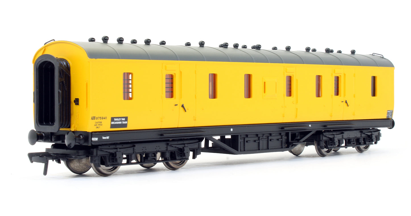 Pre-Owned 50ft Parcels Van Engineers Yellow (Exclusive Edition)