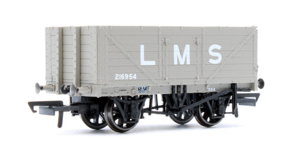 Set of 4 7 Plank Wagons LMS 216954