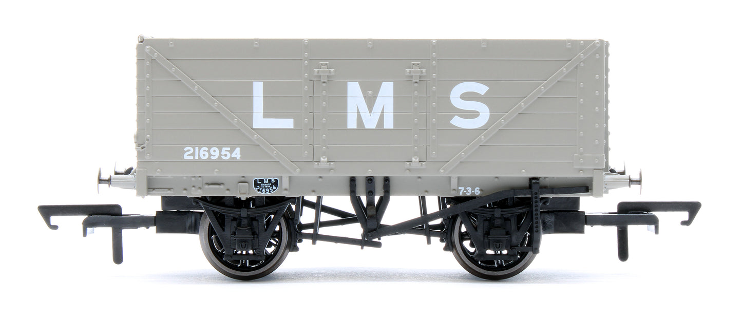 Set of 4 7 Plank Wagons LMS 216954