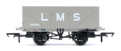 Set of 4 7 Plank Wagons LMS 216954