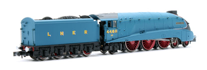 Pre-Owned A4 Valanced Mallard 4468 Garter Blue & 4 Gresley Teak Coaches