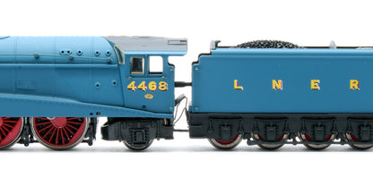 A4 Valanced Mallard 4468 Garter Blue & 4 Gresley Teak Coaches - DCC Fitted