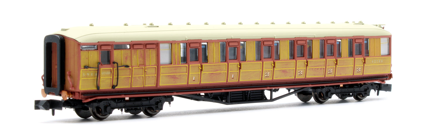 A4 Valanced Mallard 4468 Garter Blue & 4 Gresley Teak Coaches - DCC Fitted