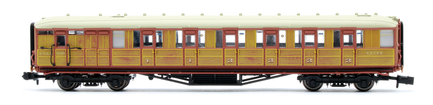 A4 Valanced Mallard 4468 Garter Blue & 4 Gresley Teak Coaches - DCC Fitted