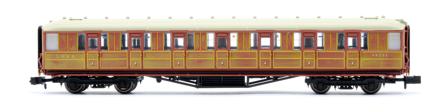 A4 Valanced Mallard 4468 Garter Blue & 4 Gresley Teak Coaches - DCC Fitted