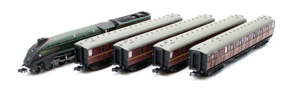 A4 Dominion of New Zealand 60013 BR Late Crest & 4 Gresley Coaches - DCC Fitted