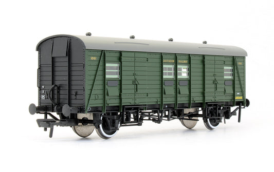 Pre-Owned 39-525A Southern PLV Passenger Luggage Van Southern Railway Green