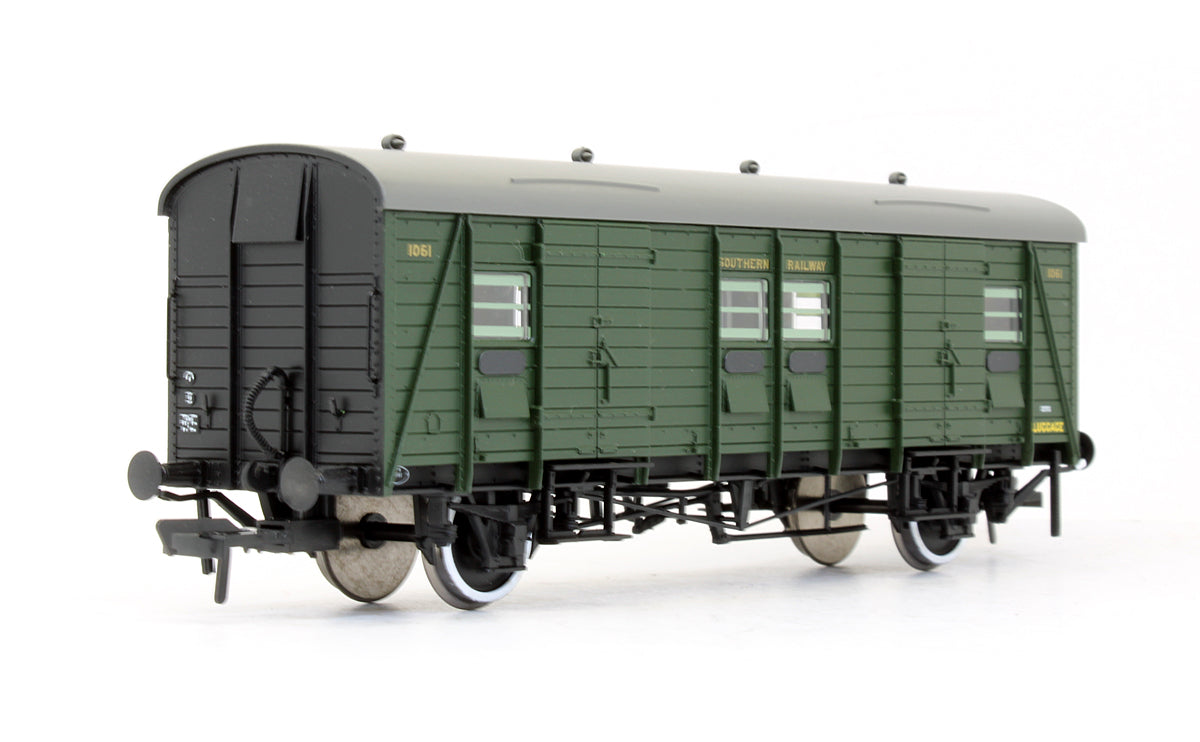Pre-Owned 39-525A Southern PLV Passenger Luggage Van Southern Railway Green