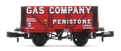 377-156 8 Plank Wagon Fixed Ends 'Gas Company Penistone' Red No.5