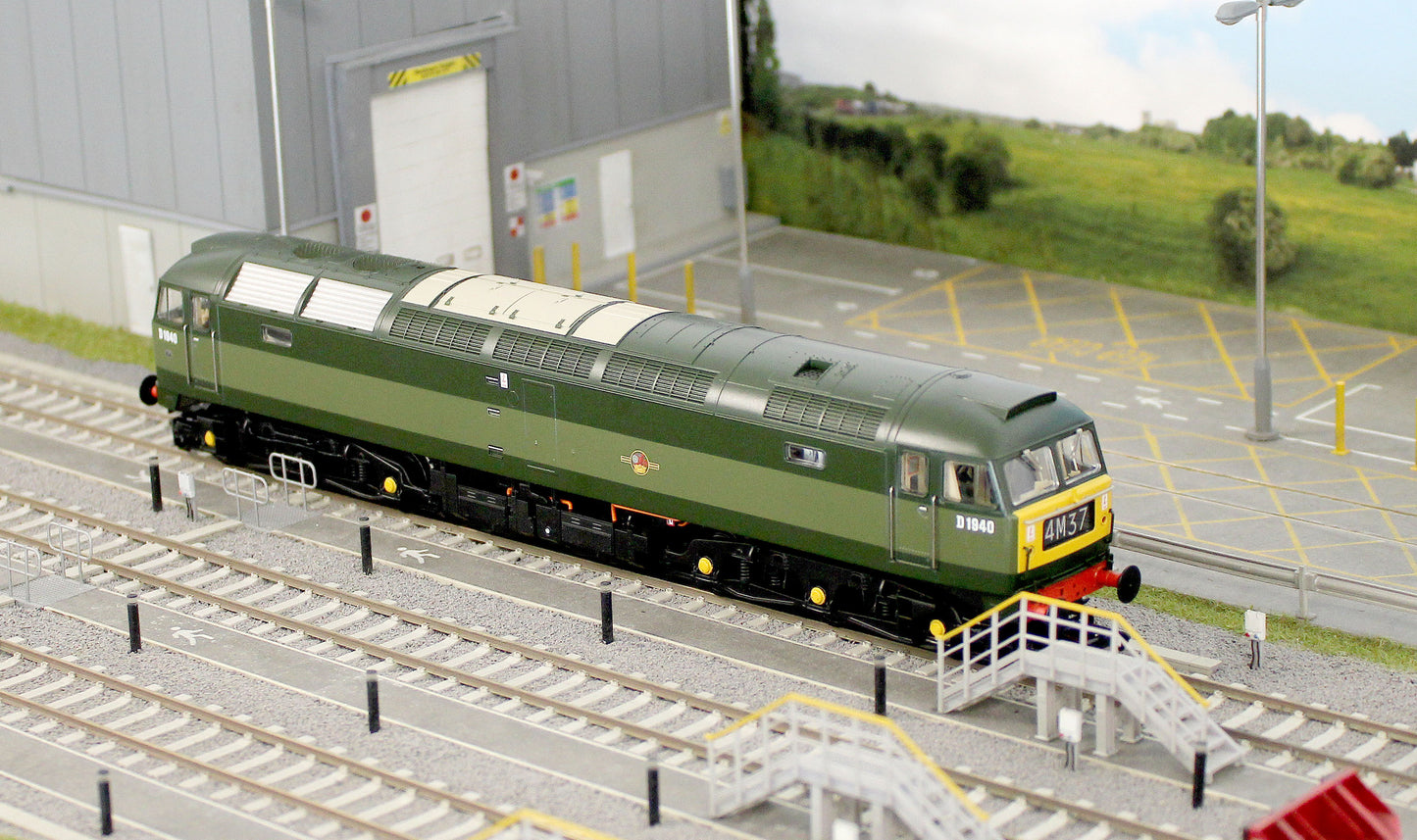 35-410BSF Class 47/0 D1940 BR Two-Tone Green (Small Yellow Panels) Diesel Locomotive - DCC Sound