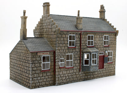 Pre-Owned R7230 Harry Potter Hogsmeade Station Building