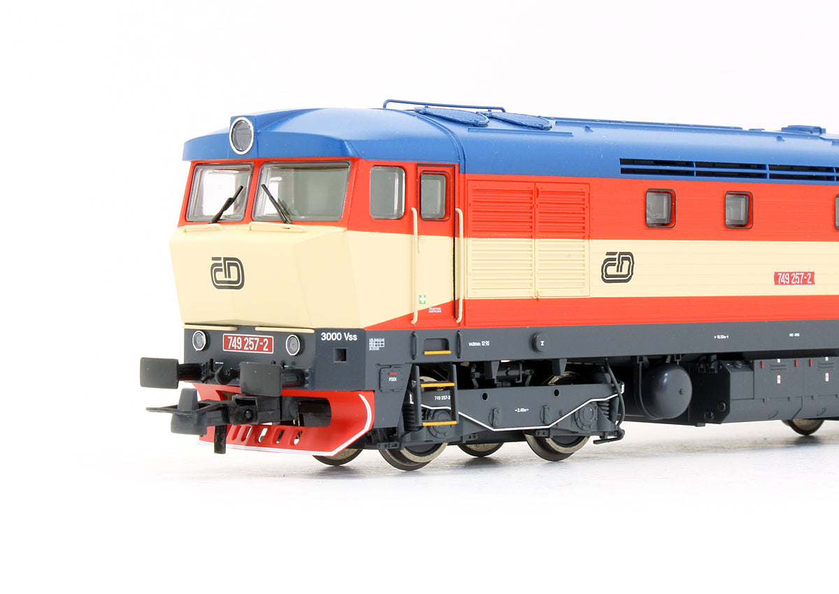 Pre-Owned CD 749 257-2 Diesel Locomotive