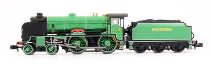 Pre-Owned Dapol SR Malachite Lined Green 4-4-0 Schools 'Malvern' Steam Locomotive No.929