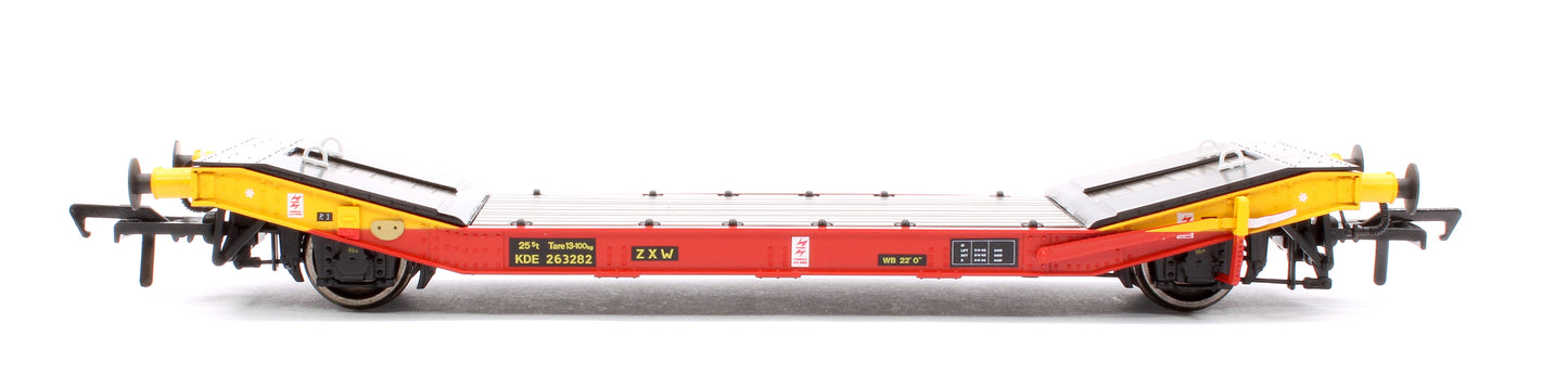 LNER / LMS 25T Machine Wagons LOWMAC 'ZXW' KDE263282 - Satlink Red/Yellow with Load