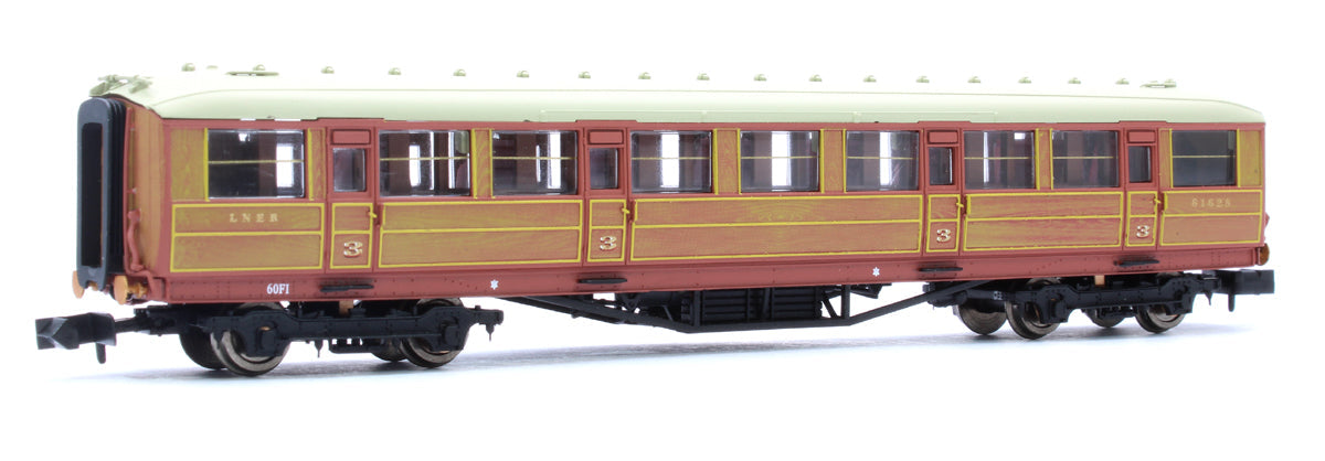 Pre-Owned 2P-011-013 Gresley LNER Teak 3rd Class Coach 61628
