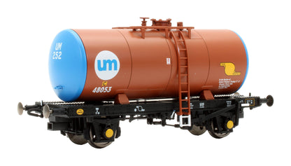 Pre-Owned 1111 'B' Tank 'United Molasses 252/48053' Brown with Blue Barrel Ends