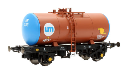 Pre-Owned 1111 'B' Tank 'United Molasses 252/48053' Brown with Blue Barrel Ends